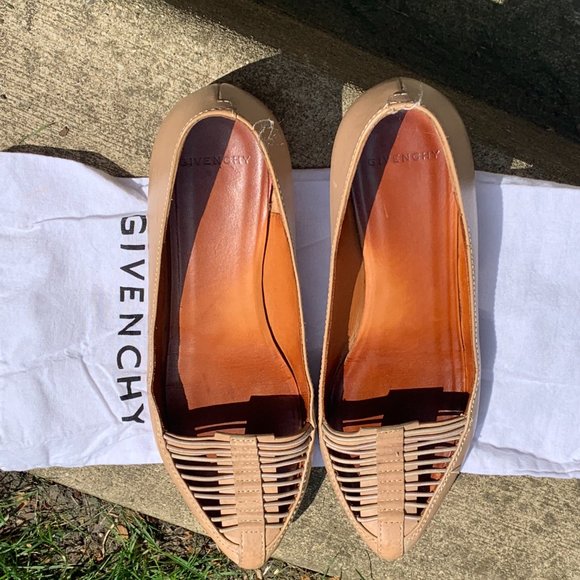 Givenchy Tan Flats Sz 37